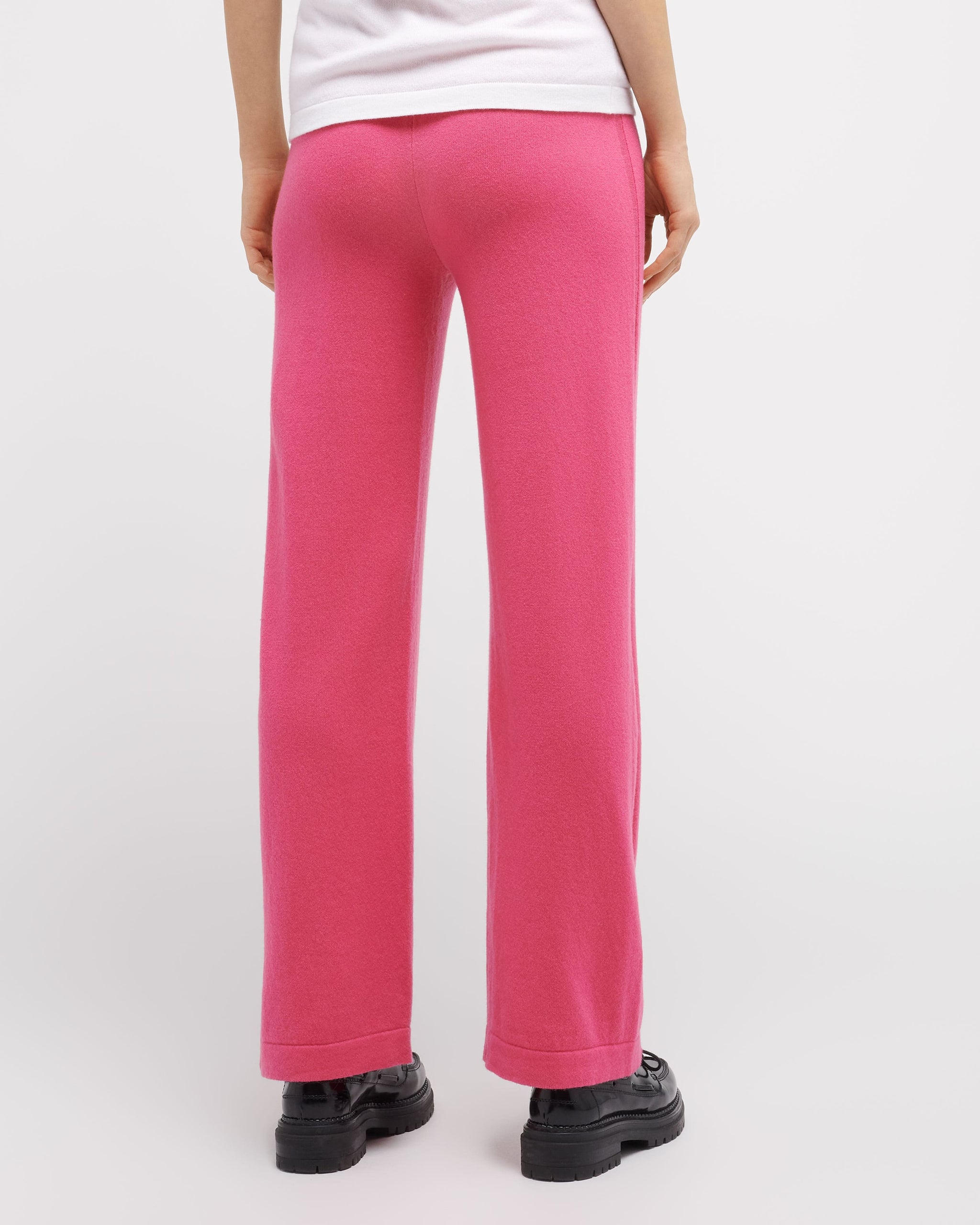 Fluid cashmere trousers –